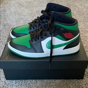 Air Jordan 1 MID